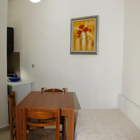 Vila 34 公寓 Sarandë